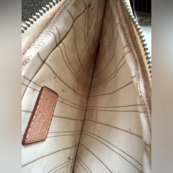 👜Authentic Louis Vuitton Monogram Canvas Wristlet👜 - Picture 8 of 12